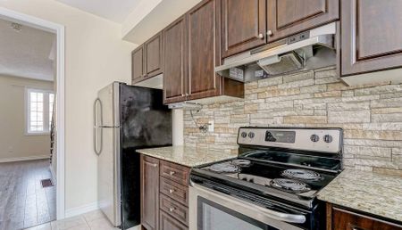 For Lease - 8 Hobart Gardens, Brampton, Ontario - Photo 4