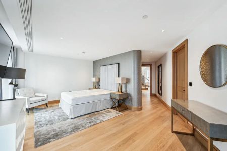 3 bedroom flat in London - Photo 3