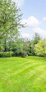 Spectacular panoramic views with a balcony and floor to ceiling windows - Photo 4