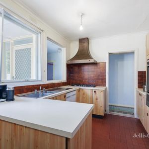 18 Roderick Street, Doncaster East - Photo 2