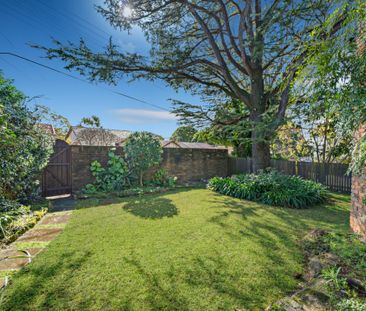 Townhouse In Convenience Location - Photo 6