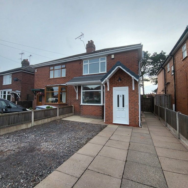 3 bedroom semi-detached to let - Photo 1