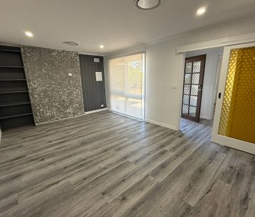 18 Mustang Avenue, Narre Warren VIC - Photo 2