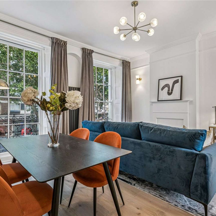 EXCLUSIVELY MANAGED BY SAVILLS. PET FRIENDLY. HMO APPROVED. A beautifully presented three bedroom apartment on Connaught Street - Photo 1