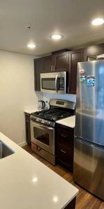 1 Bed/ 1 Bath/ 1 Den in East Vancouver/ Burnaby Area. - Photo 3