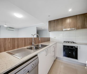 Ground Floor | 2 Bed | 2 Bath | 2 Car - Photo 3