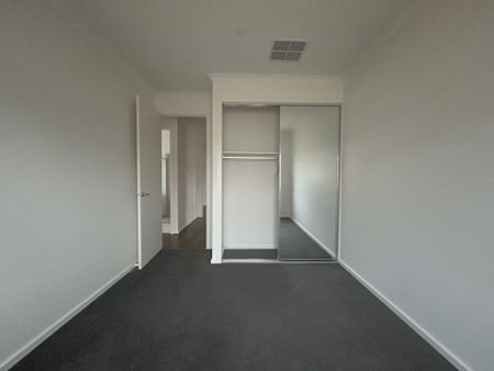 FOUR BEDROOM HOME ! - Photo 2
