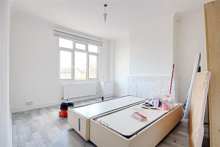 4 bedroom flat to rent - Photo 2