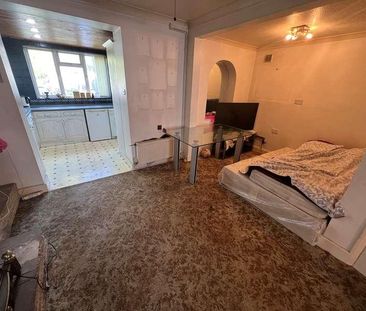 Ash Grove, Hounslow, TW5 - Photo 5