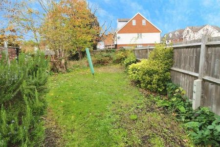 Lower Cippenham Lane, Slough, SL1 - Photo 3
