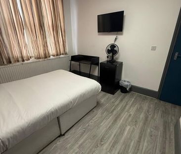 Room in a Shared House, Tanner Street, IG11 - Photo 1