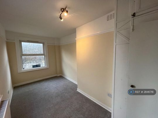 4 bedroom semi-detached house to rent - Photo 1
