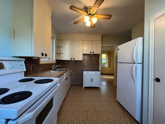 Charming 3 Bedroom Character Home In Strathearn - Photo 1