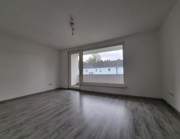 Verfügbar ab April 2026 in ruhiger Wohnlage! Modern ausgestattete 3-Zimmer-Wohnung mit Balkon - Foto 1