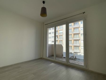 APPARTEMENT LUMINEUX T4 DE 75m2 AU 2ÈME ÉTAGE RÉSIDENCE GEORGES DE LA TOUR - Photo 5