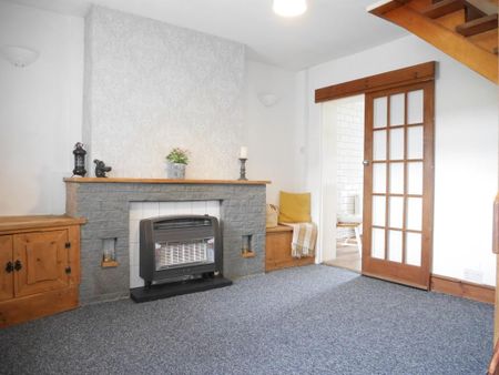 2 bedroom end of terrace house to rent - Photo 3