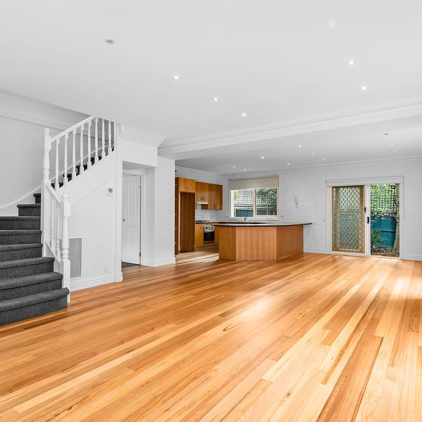 8/21 Fairholm Grove, Camberwell VIC 3124 - Townhouse For Rent | Domain - Photo 1
