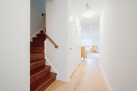 For Lease - 84 Hartford Crescent, Newmarket, Ontario - Photo 3