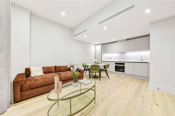 Large one bedroom set within a portered block - Photo 1