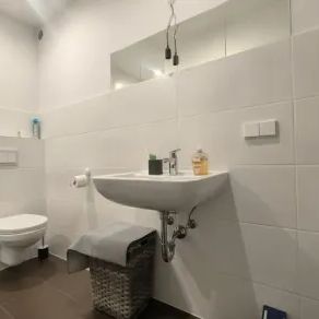 Neu Renovierte Wohnung für Paare ohne Makler! inkl. Küche - Foto 3