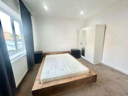 Elizabethan Way, Staines-upon-thames, TW19 - Photo 3