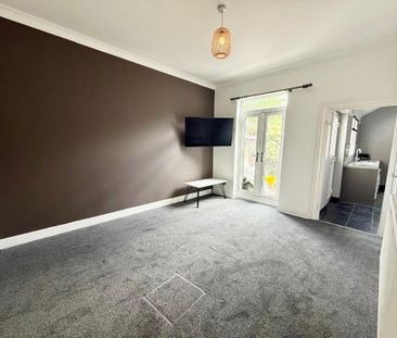 4 bedroom terraced house to rent - Photo 1