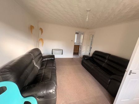 2 bedroom terraced house to rent - Photo 2