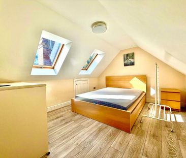 1 bedroom in a house share to rent - Photo 2