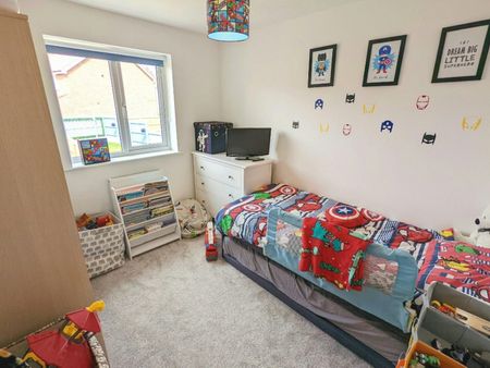 Semi-detached house to rent on - Photo 5
