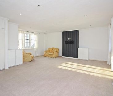 3 bedroom flat to rent - Photo 2