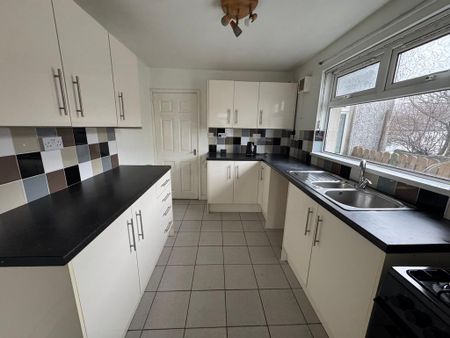 2 bedroom terraced house to rent - Photo 4