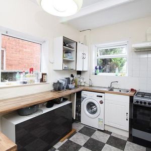 Warren Crescent,Southampton - Photo 3