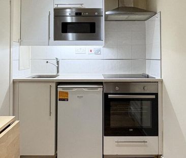 Studio Flat, High Road, NW10 - Photo 3