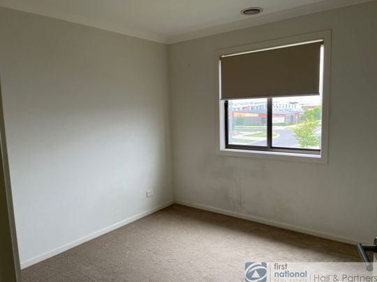 Spacious, Modern Four Bedroom Townhouse - Photo 1