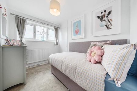 4 bedroom terraced house to rent - Photo 5