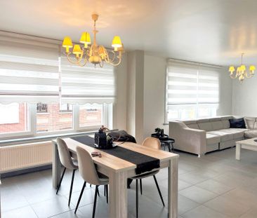 Appartement met 1 slaapkamer en terras. - Photo 3