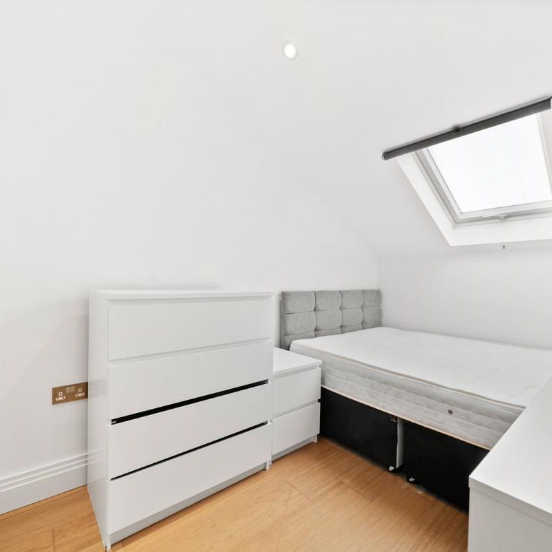 4 bedroom house in Holloway - Photo 1