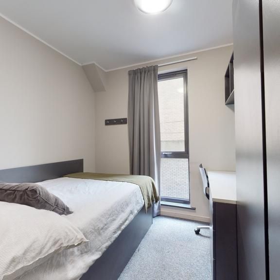 5 bedroom flat to rent - Photo 1