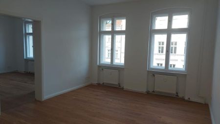 Wunderschöne 2-Zimmer-Altbauwohnung mit Einbauküche, unbefristet & per sofort in Berlin-Wedding! - Photo 2