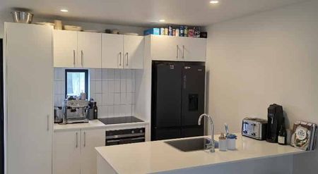 Sunny 2 Bedroom 2 Bathroom with one parking space near new family home - Photo 5