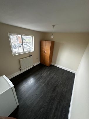 Room in a Shared House, Lansdowne Road, E11 - Photo 1