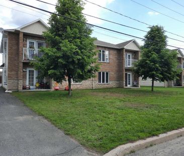 Drummondville Beau grand 5 1/2 à louer 1e étage libre pour 15 novembre - Photo 2