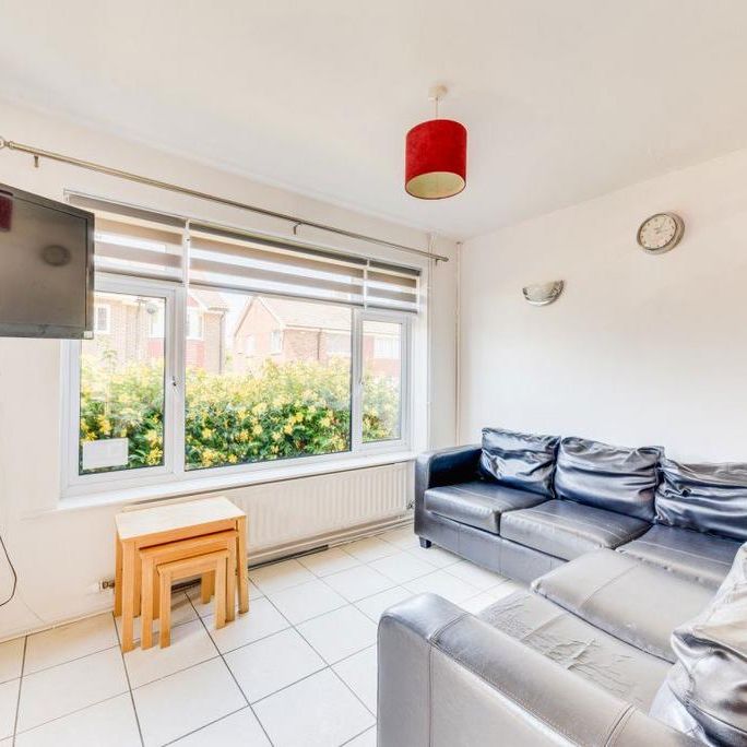 5 bedroom house to rent - Photo 1