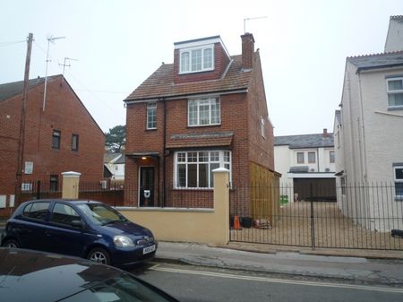 1 bed Room in Shared House - To Let - Photo 4