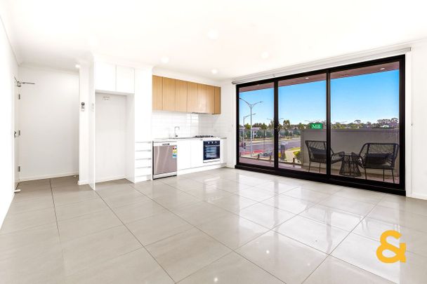 Low-Maintenance Apartment in a Convenient Location - Photo 1