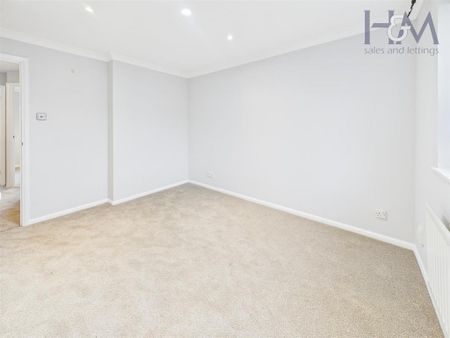 4 bedroom end of terrace house to rent - Photo 3