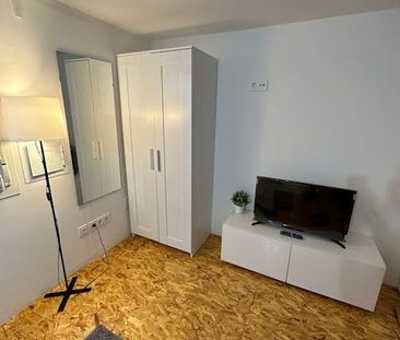 Calle Carraca, Málaga, Andalusia 29011 - Photo 6