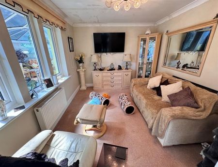 4 Bedroom Detached To Let - Photo 2