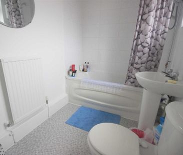 4 bedroom private hall to rent - Photo 3