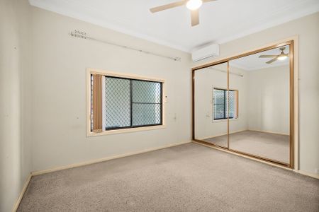Spacious 2-Bedroom Home with Multiple Living Areas & Entertainer's Delight&excl; - Photo 2